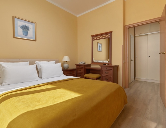 2-местное 2-комн. люкс (центр, 3 эт.), корп. 2 - Санаторий «им. М.В. Фрунзе» Сочи