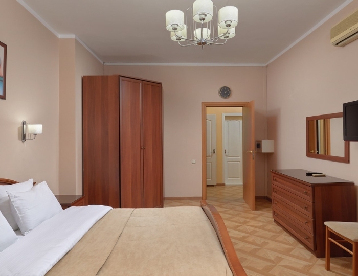 2-местное 2-комн. люкс (угловой, 5-9 эт.), корп. 2 - Санаторий «им. М.В. Фрунзе» Сочи